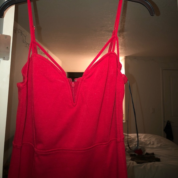 Red dress! - Picture 2 of 3